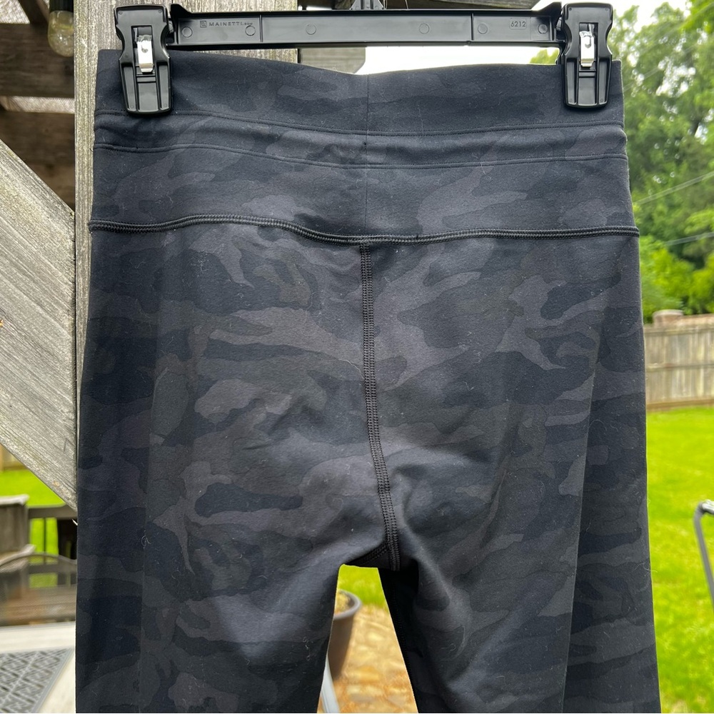 Vuori Daily Legging - Black Camo women’s S - Picture 7 of 10